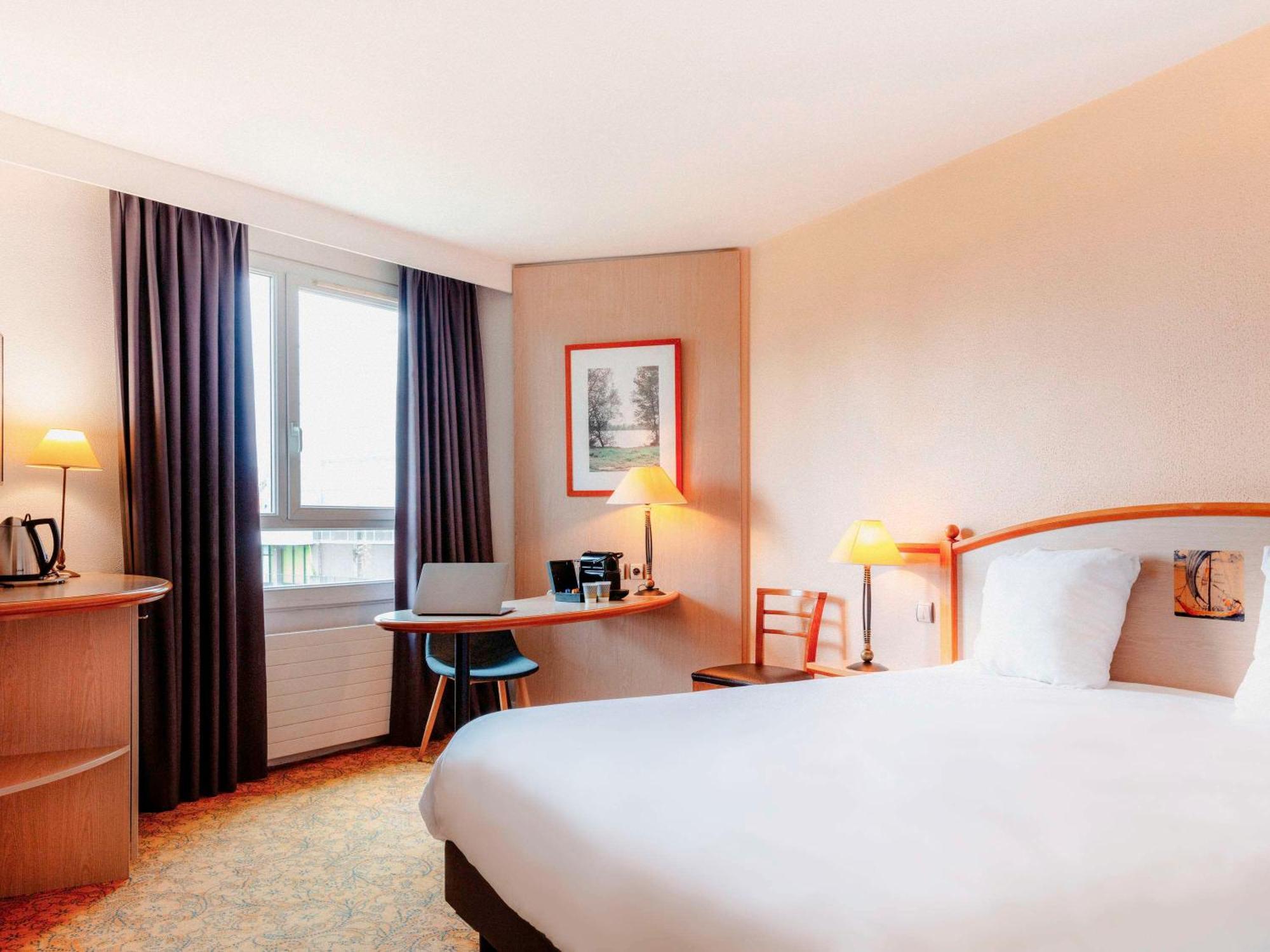 Mercure Nevers Pont De Loire Esterno foto