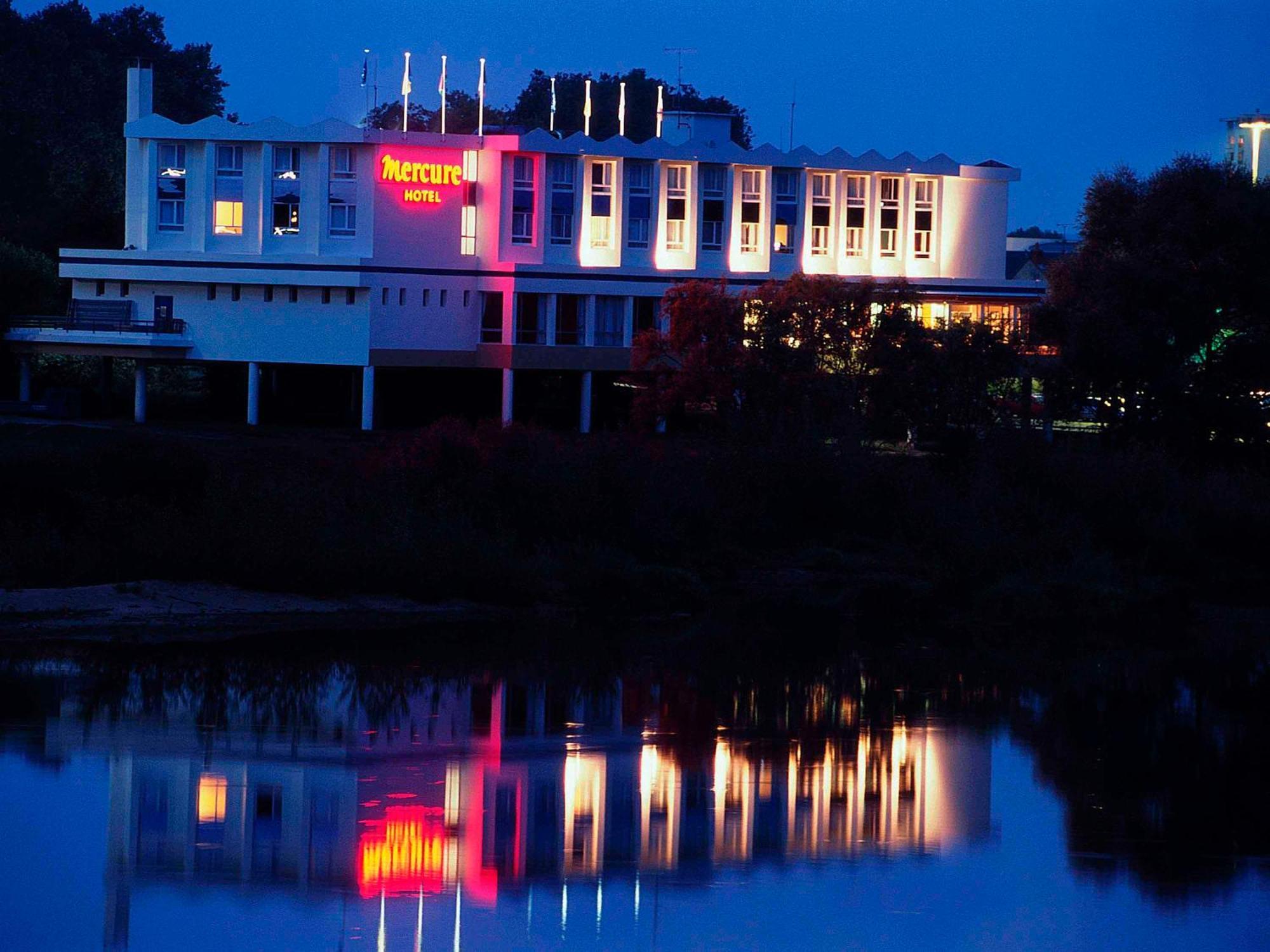 Mercure Nevers Pont De Loire Esterno foto