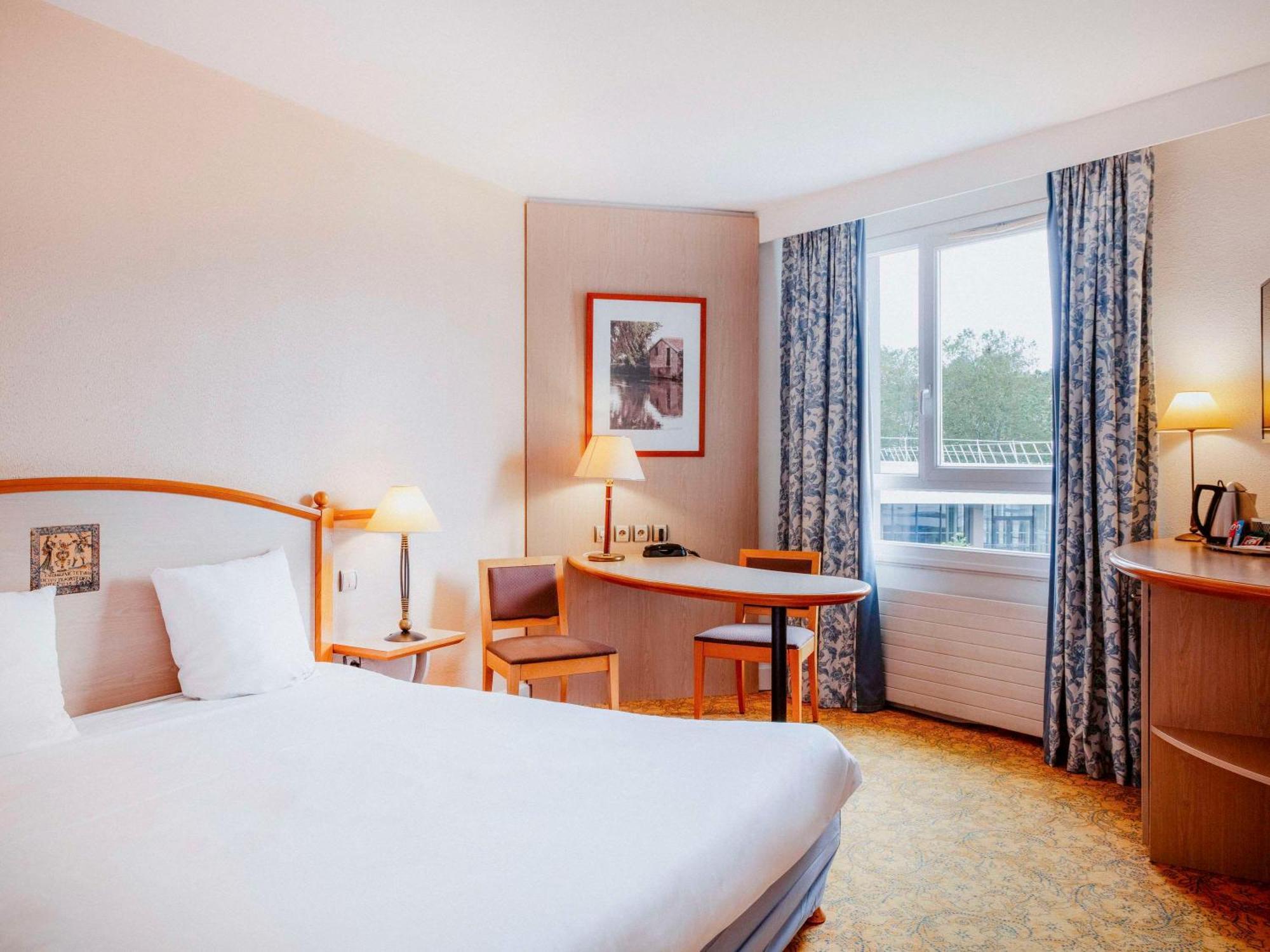 Mercure Nevers Pont De Loire Esterno foto