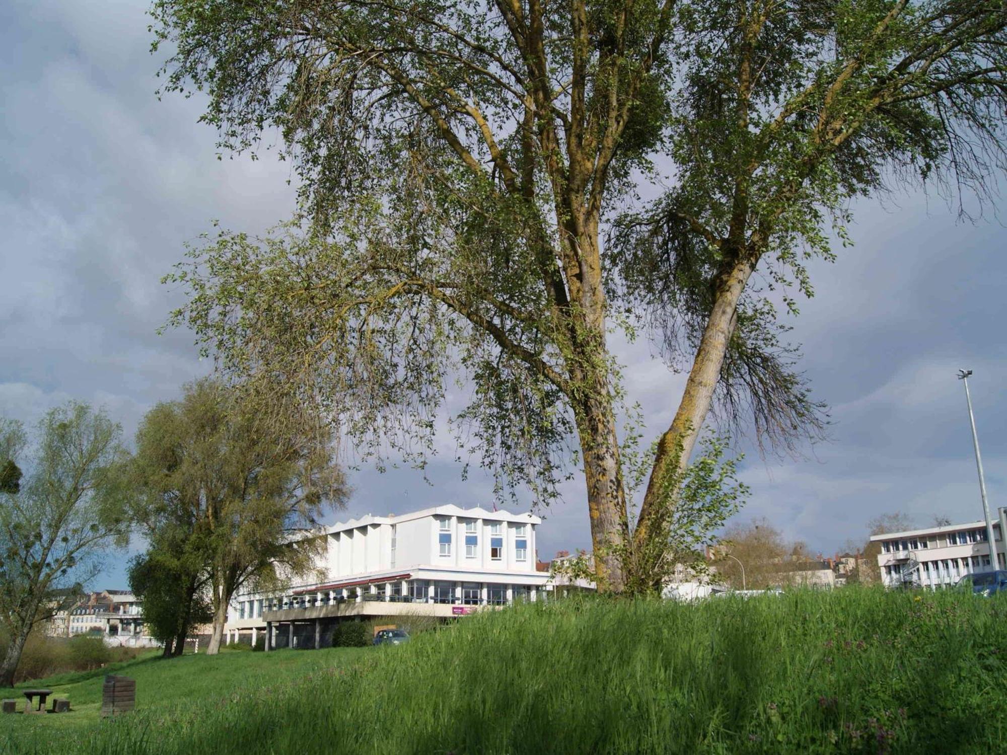 Mercure Nevers Pont De Loire Esterno foto